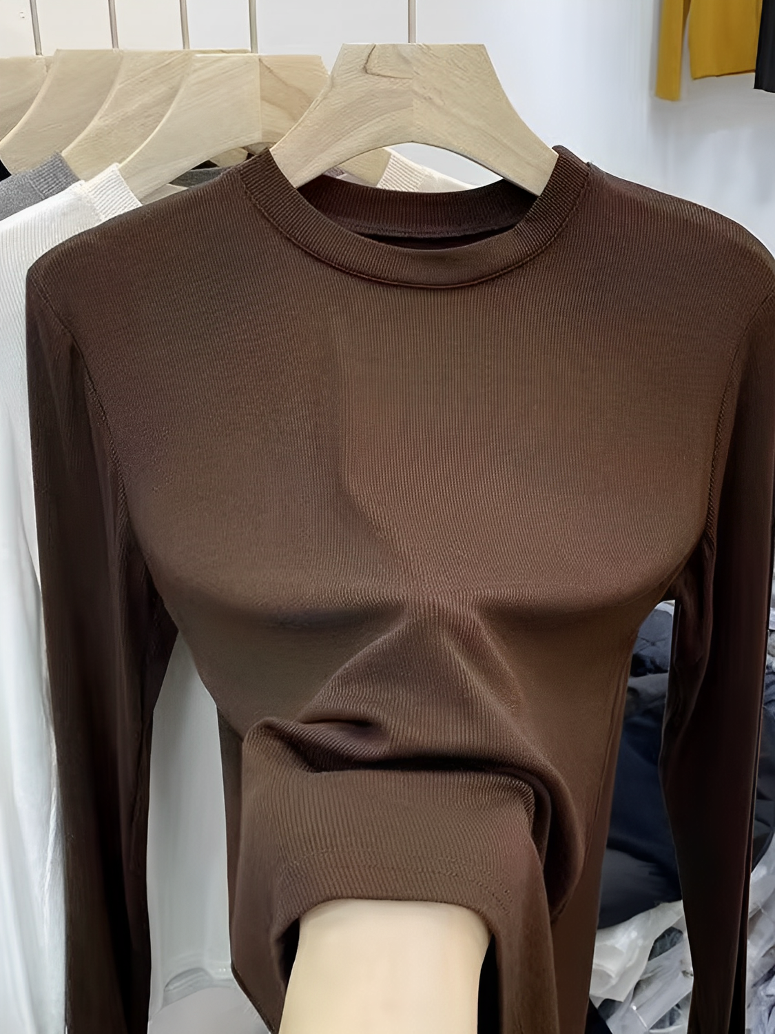 Blusa Feminina de Manga Longa Texturizada com Gola Redonda – Izabele