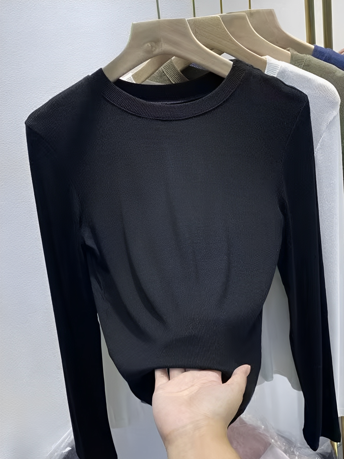 Blusa Feminina de Manga Longa Texturizada com Gola Redonda – Izabele