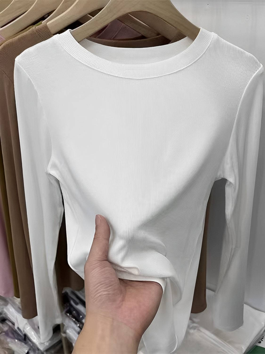 Blusa Feminina de Manga Longa Texturizada com Gola Redonda – Izabele