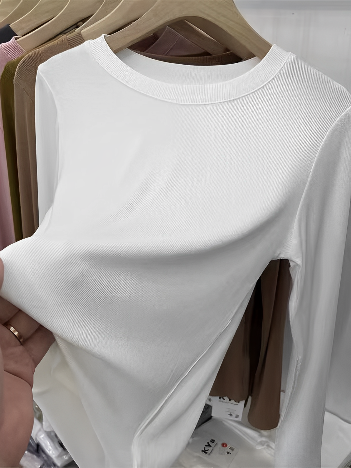 Blusa Feminina de Manga Longa Texturizada com Gola Redonda – Izabele