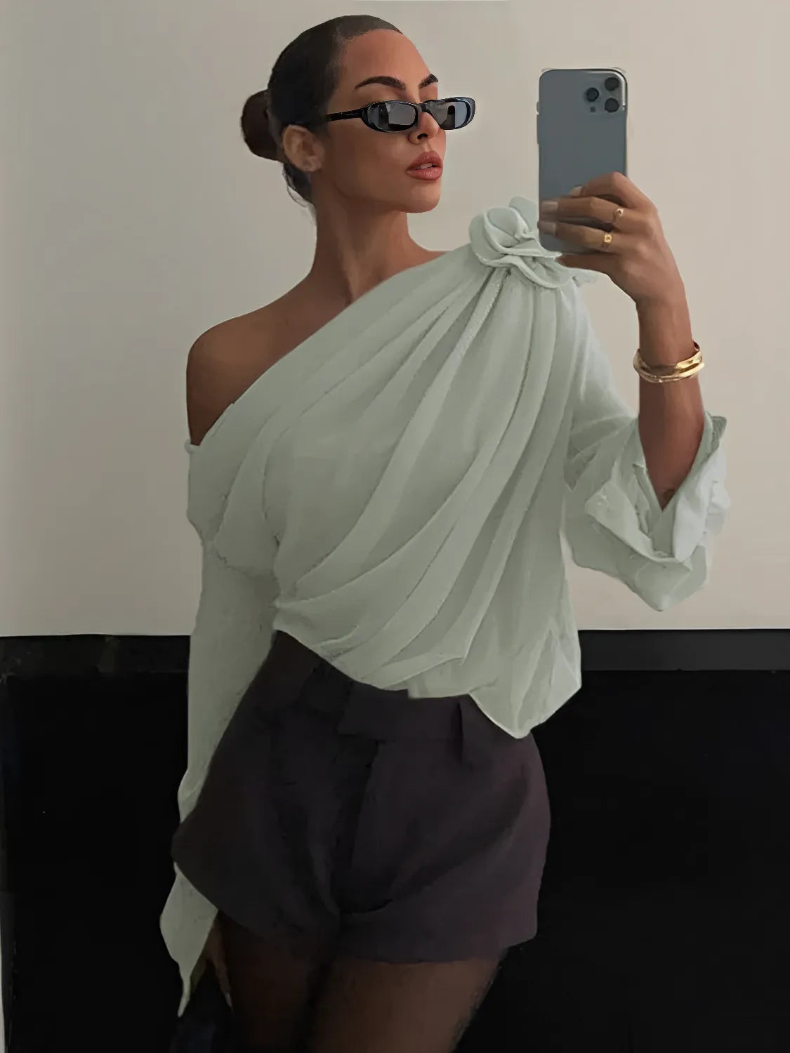 Blusa Feminina de Ombro Único com Flor em Chiffon - Elise