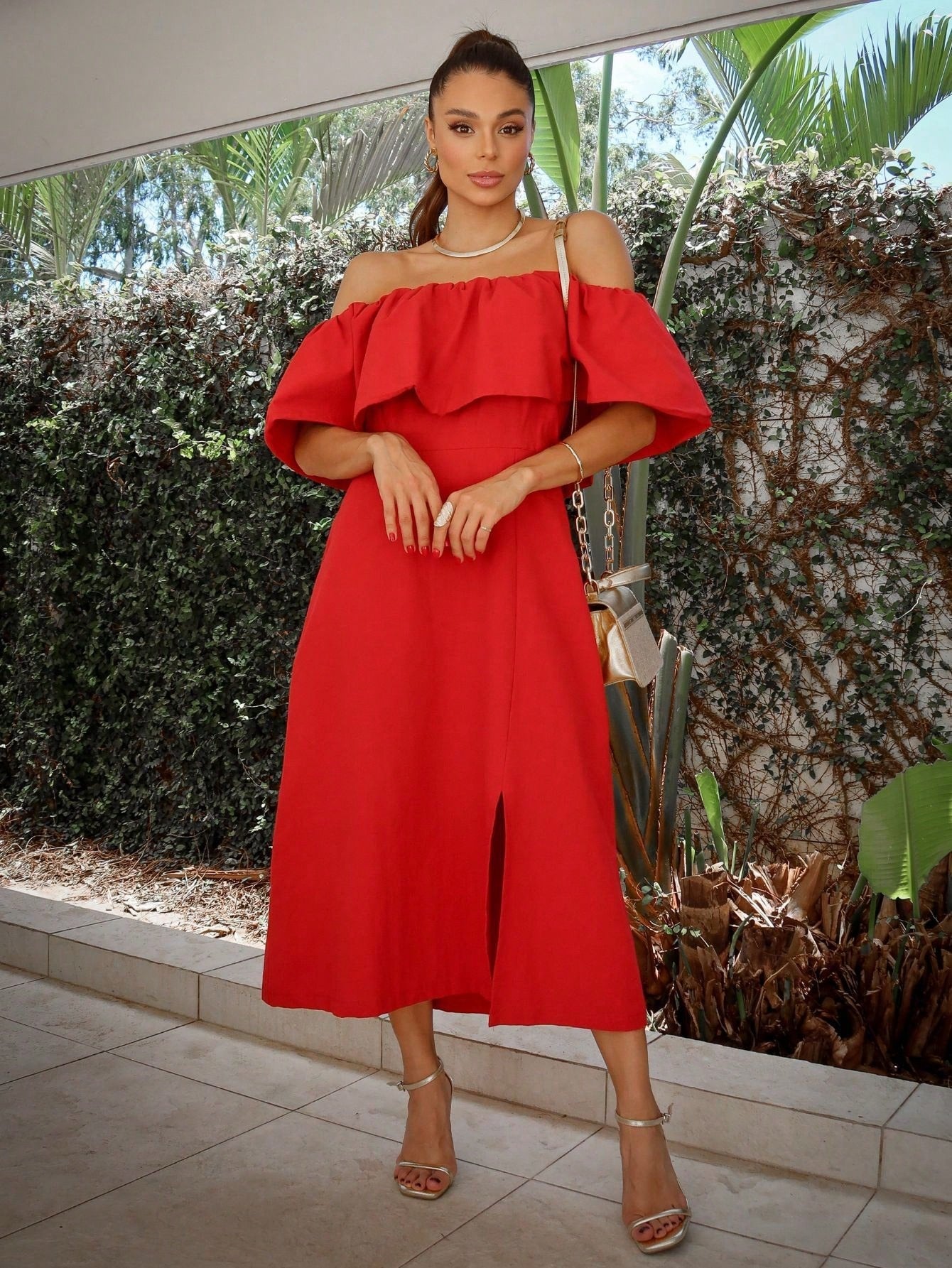 Vestido Off-Shoulder Branco – Estilo e Conforto em Cada Detalhe