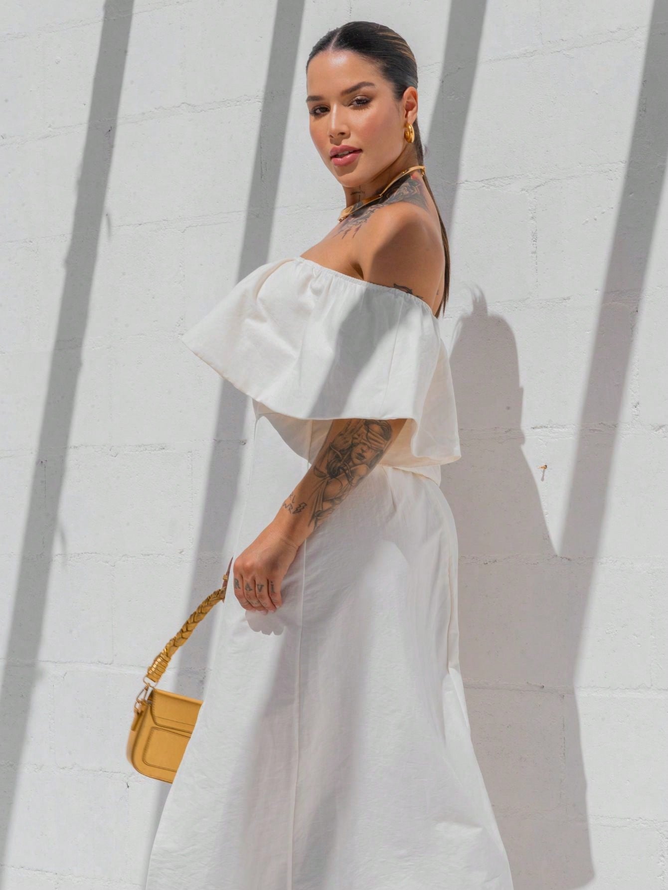 Vestido Off-Shoulder Branco – Estilo e Conforto em Cada Detalhe