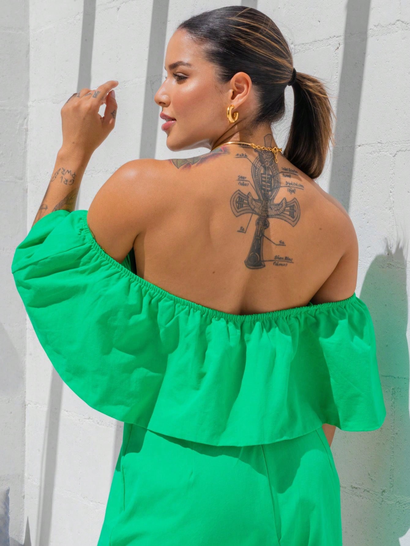 Vestido Off-Shoulder Branco – Estilo e Conforto em Cada Detalhe