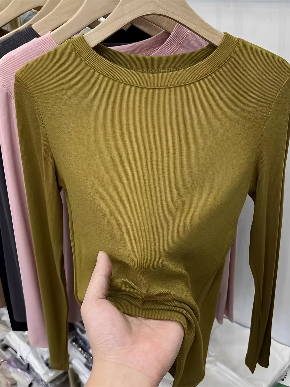 Blusa Feminina de Manga Longa Texturizada com Gola Redonda – Izabele