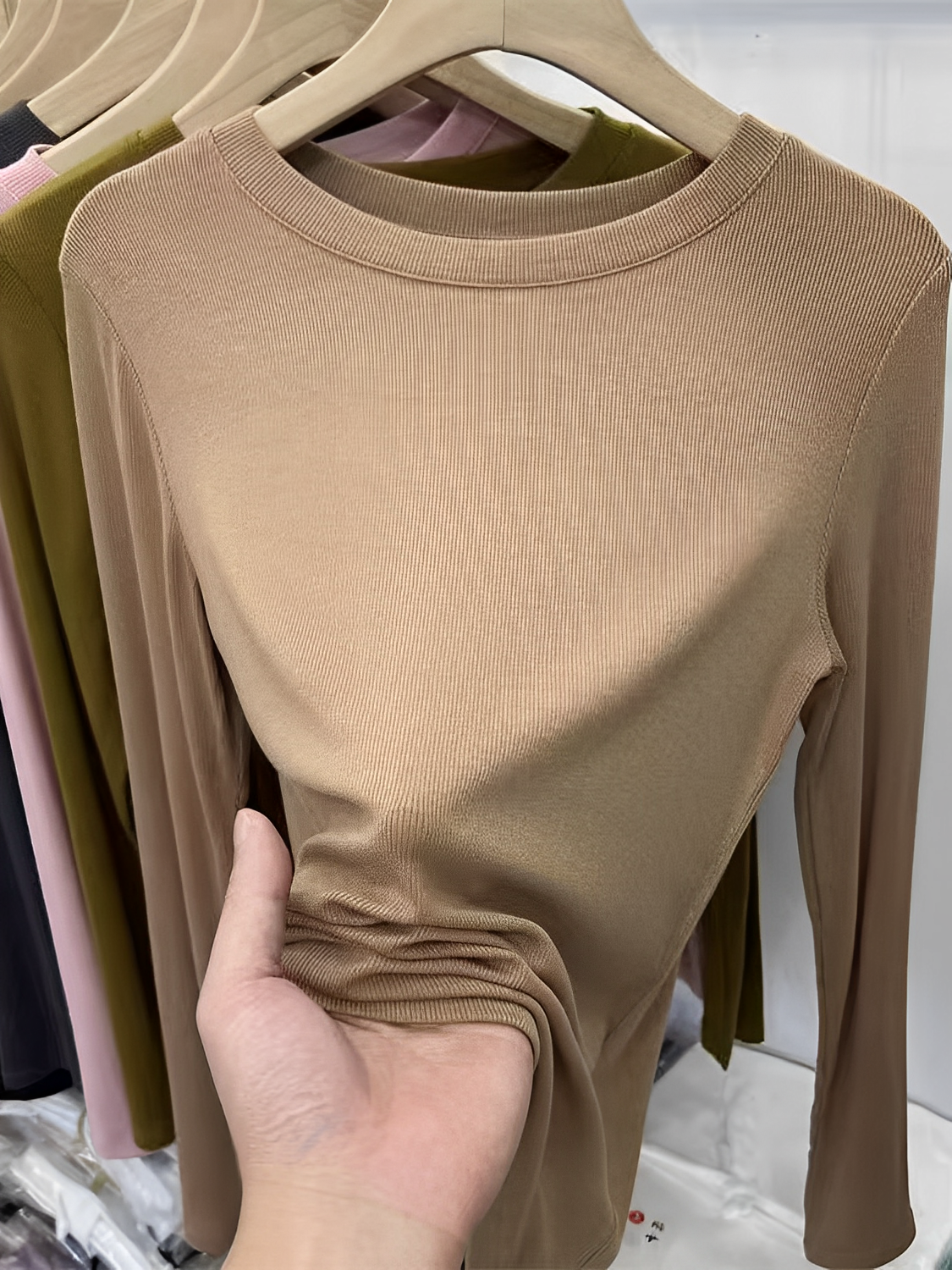 Blusa Feminina de Manga Longa Texturizada com Gola Redonda – Izabele