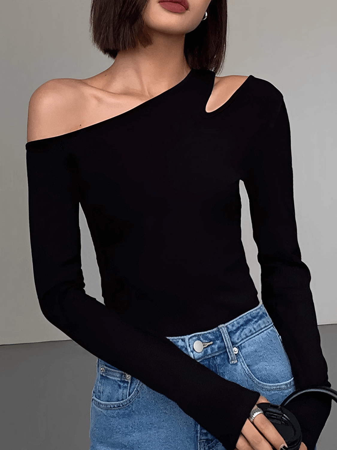 Blusa Feminina de Manga Longa Canelada Com Decote Assimétrico com Recorte no Ombro - Lohany