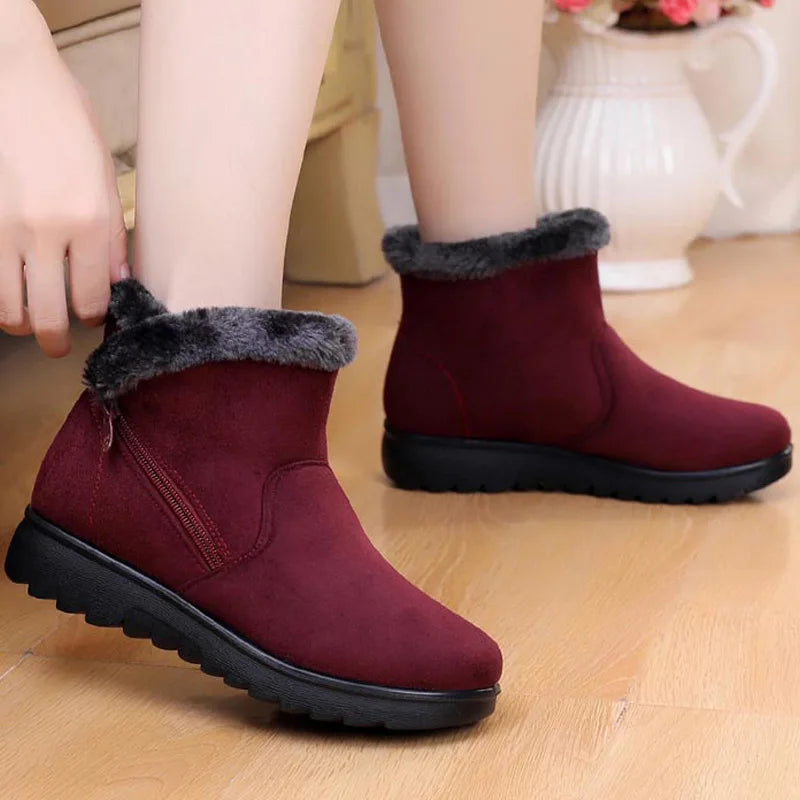 Bota Feminina Cano Baixo Forrada em Pelúcia com Zíper Lateral em Camurça Sintética – Le Vie