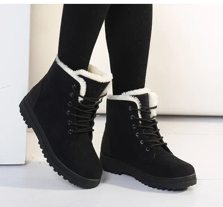 Bota Feminina Forrada com Pelúcia e Cadarço em Material Sintético – Le Vie