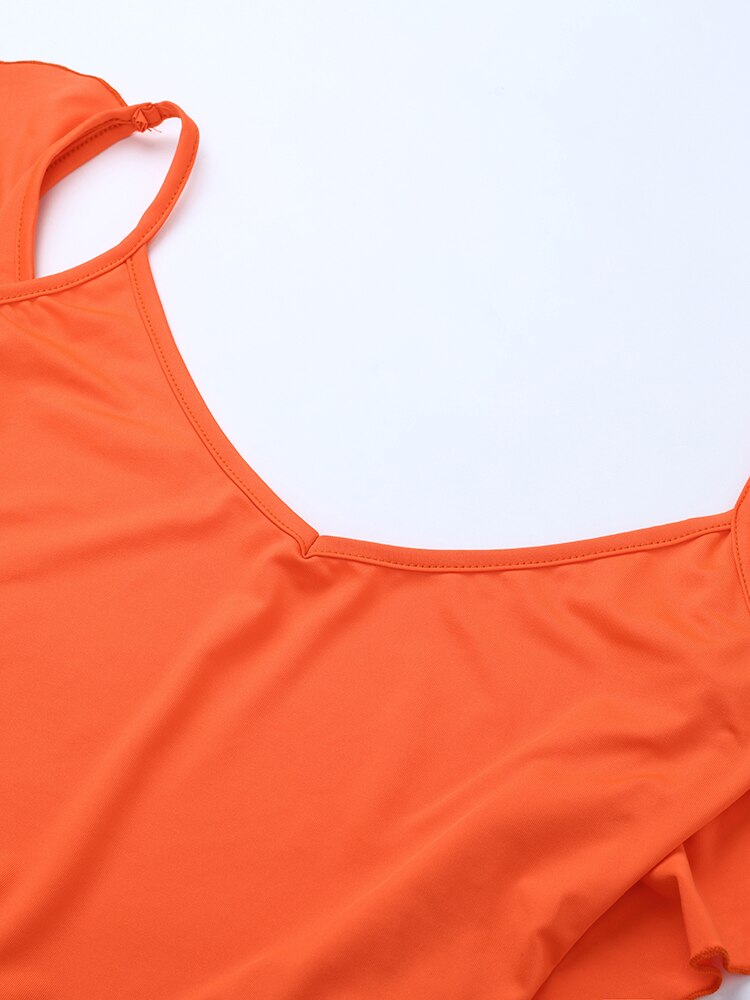 Vestido Longo Justo com Decote Fino e Caimento Elegante – Modernidade e Estilo