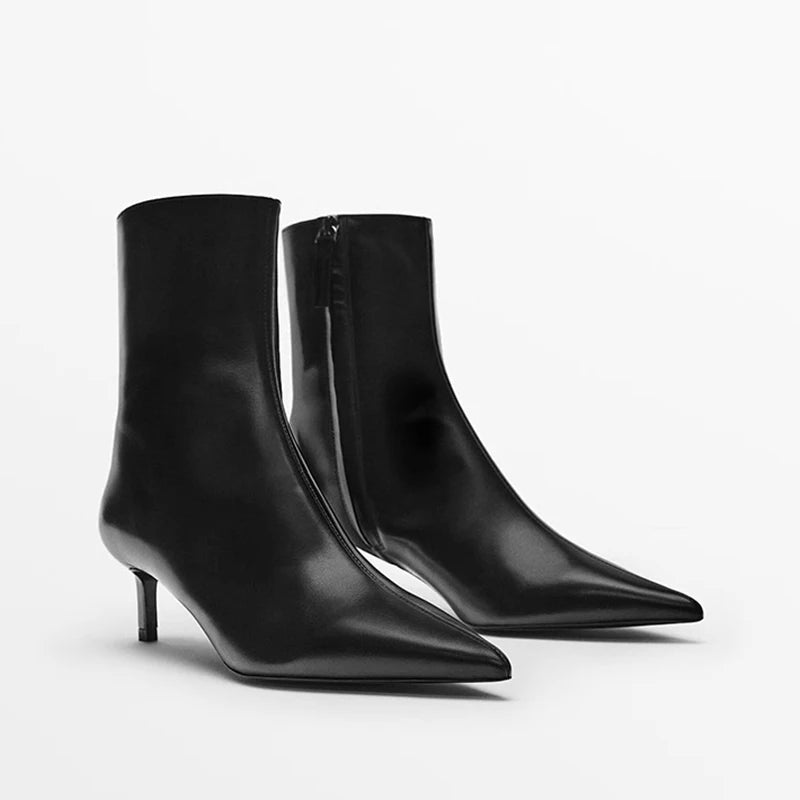 Bota Feminina Cano Curto Salto Fino Preto – Couro Sofisticado