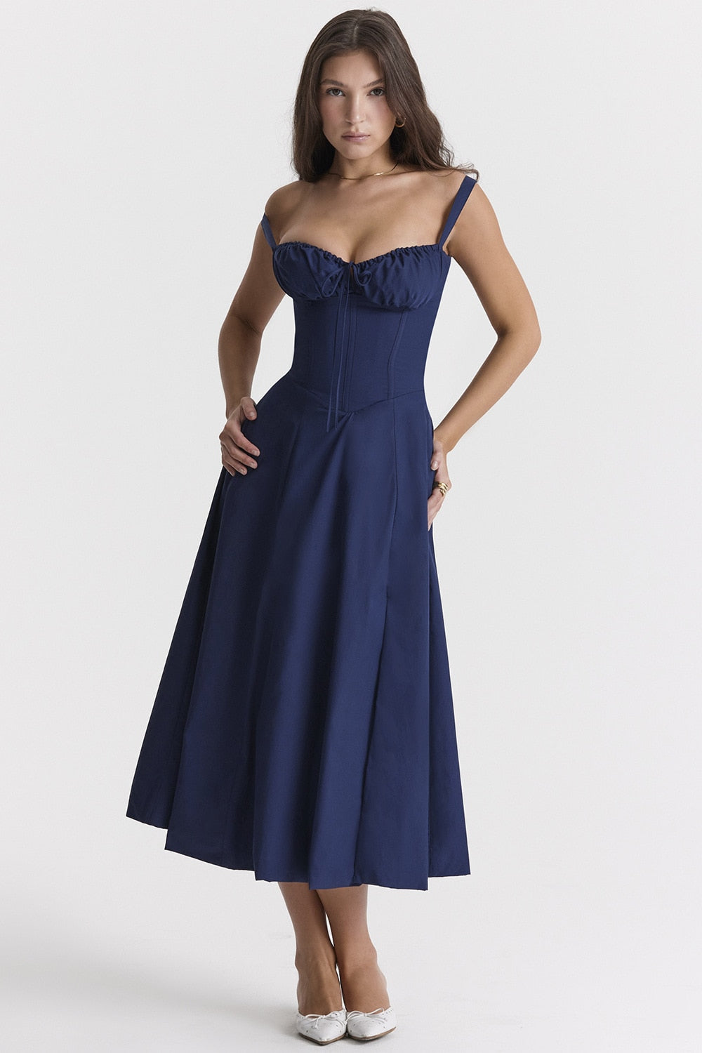 Vestido Midi Corset com Decote Franzido e Saia Ampla – Elegância Atemporal