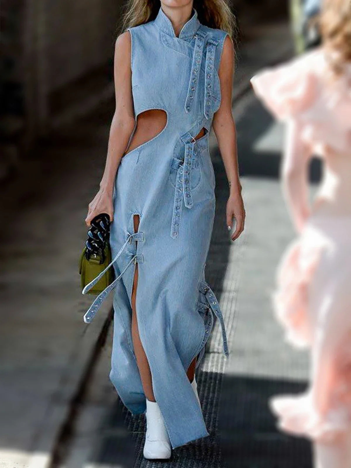 Vestido Longo Feminino Jeans de Cintura Alta Sem Mangas com Recorte Vazado e Fenda Maxi para Festas – Le Vie