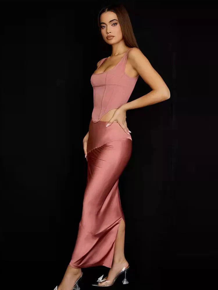 Vestido Longo Roxo com Corset e Recortes Laterais – Elegância e Sensualidade