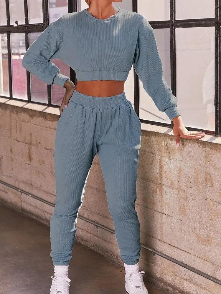 Conjunto Feminino com Top Torcido e Saia Longa Fenda Lateral – Sensualidade e Sofisticação