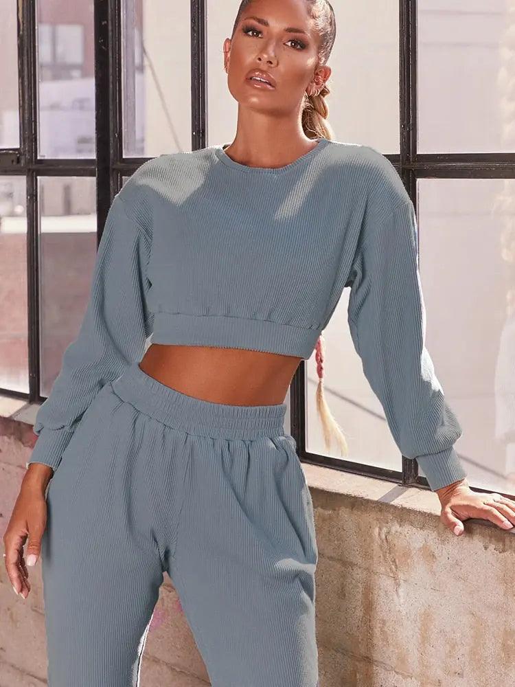 Conjunto Feminino com Top Torcido e Saia Longa Fenda Lateral – Sensualidade e Sofisticação