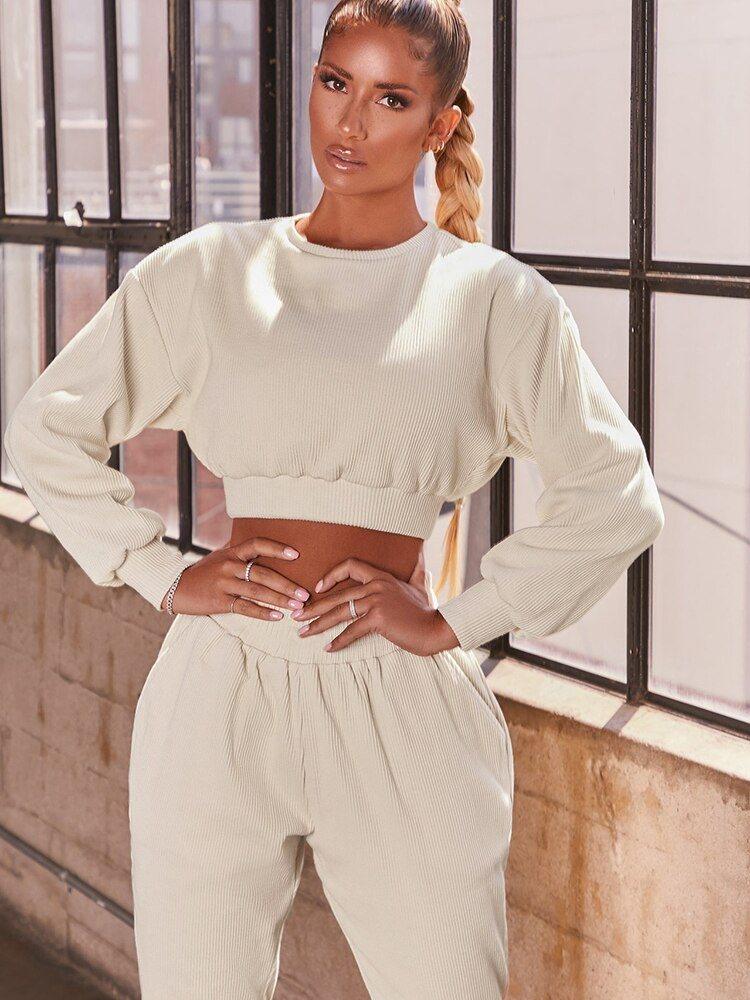 Conjunto Feminino com Top Torcido e Saia Longa Fenda Lateral – Sensualidade e Sofisticação