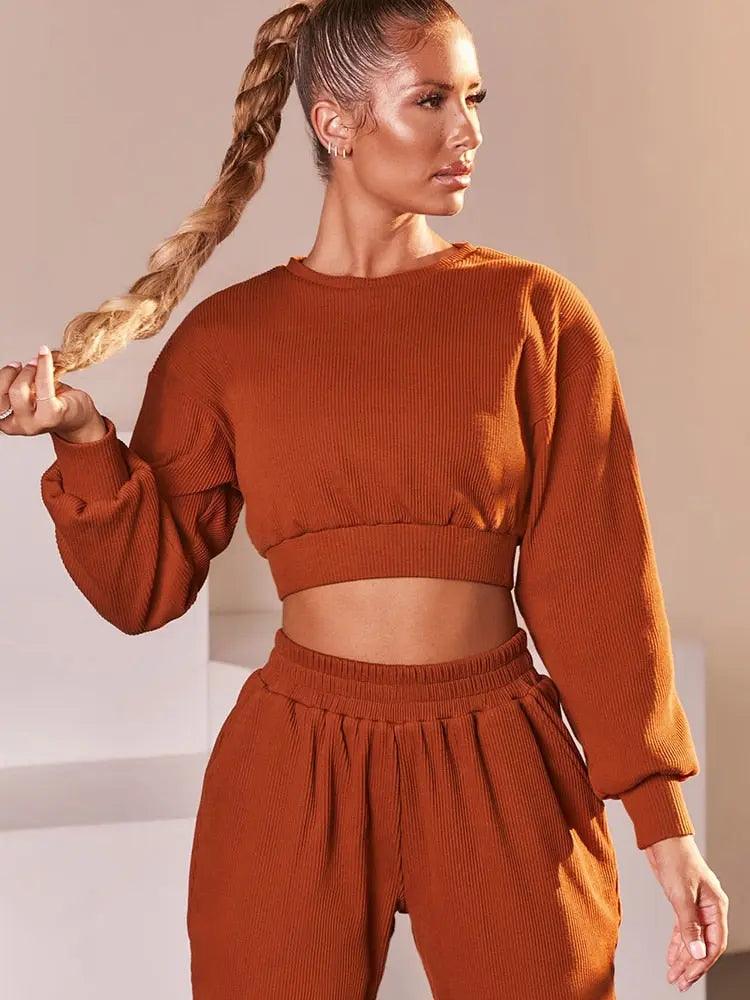 Conjunto Feminino com Top Torcido e Saia Longa Fenda Lateral – Sensualidade e Sofisticação