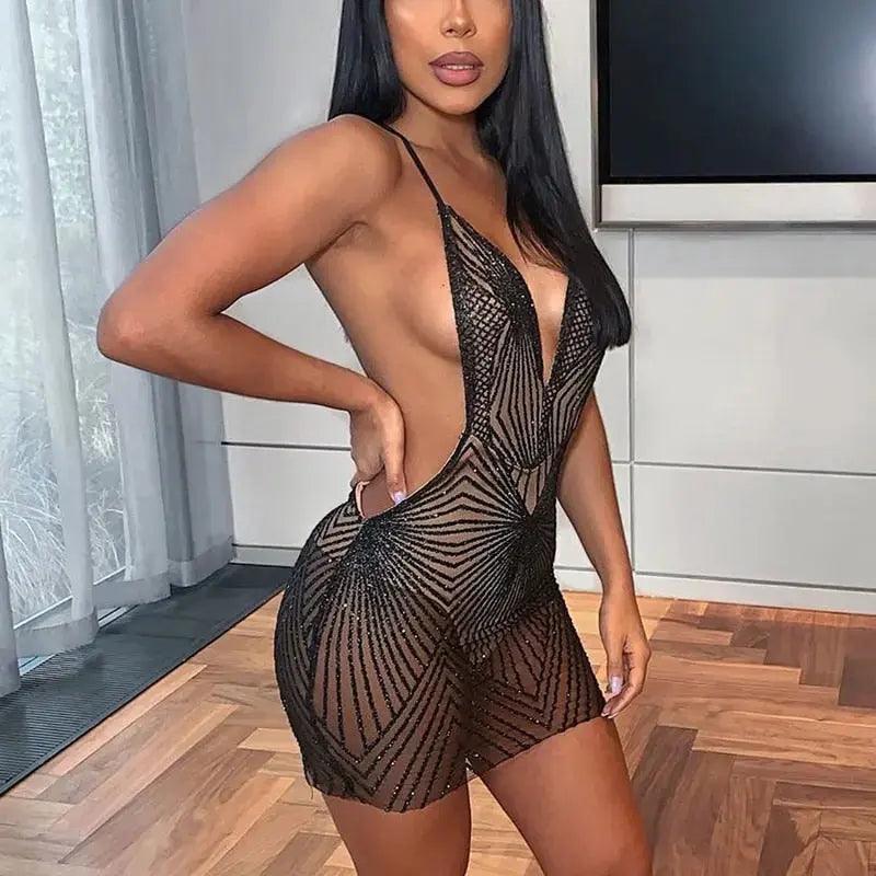Vestido Curto Preto Transparente com Brilho – Sensualidade e Glamour para Noite