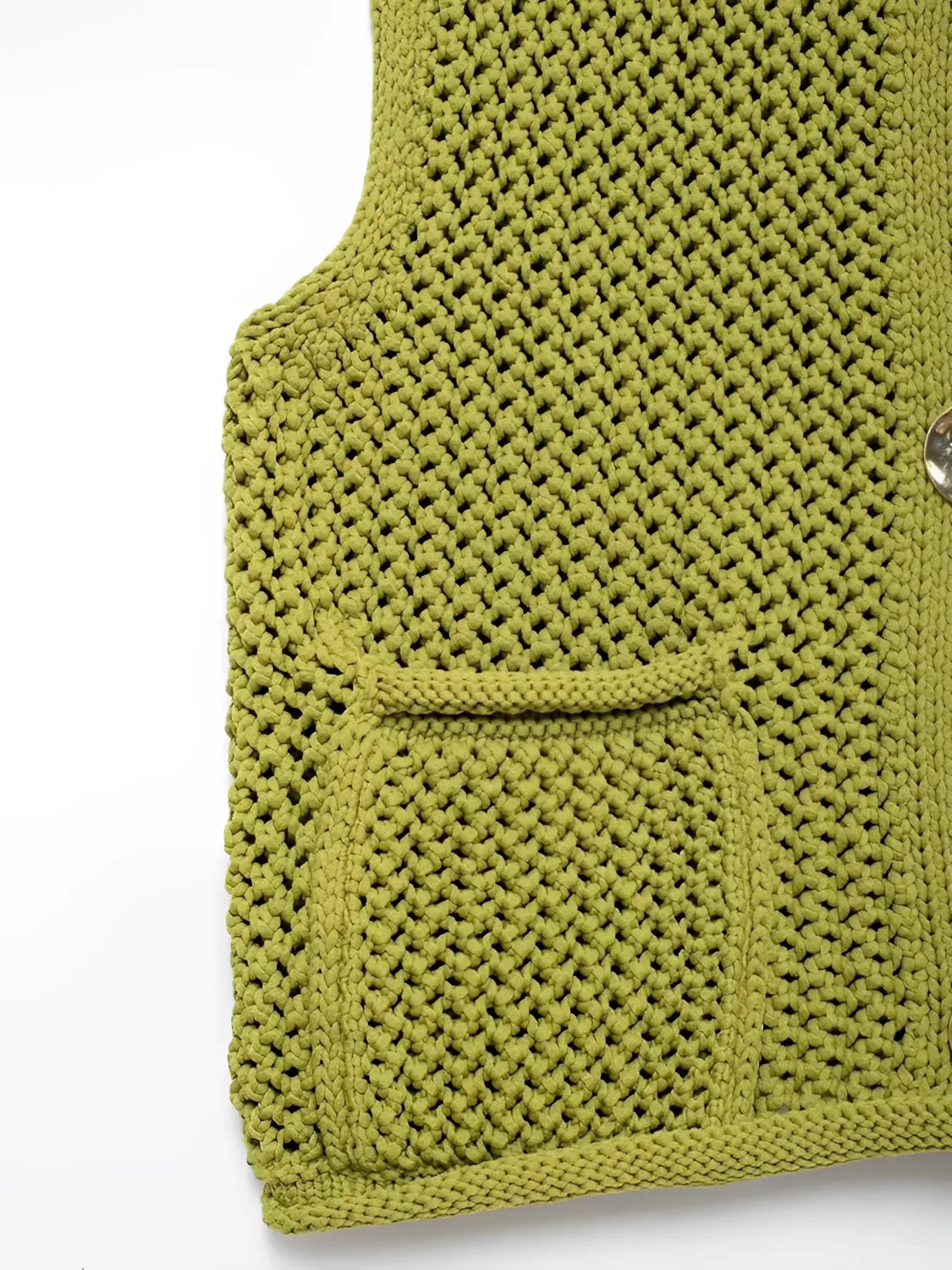 Blusa Feminina em Tricô com Decote Canoa Botões Maxi e Bolsos - Ayla