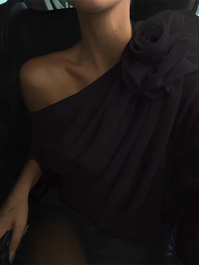 Blusa Feminina de Ombro Único com Flor em Chiffon - Elise