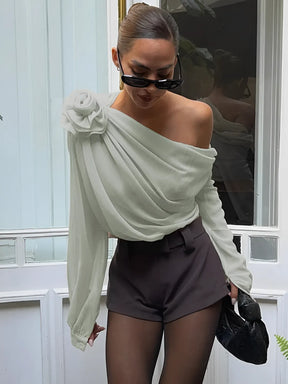 Blusa Feminina de Ombro Único com Flor em Chiffon - Elise