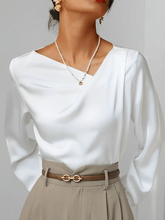 Blusa Feminina Acetinada com Decote Assimétrico e Punho com Fechamento em Botão - Dolores