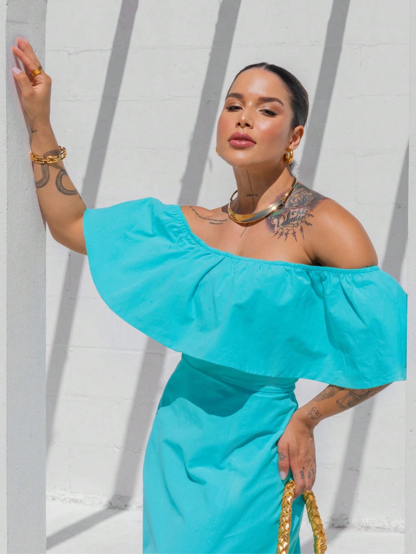 Vestido Off-Shoulder Branco – Estilo e Conforto em Cada Detalhe