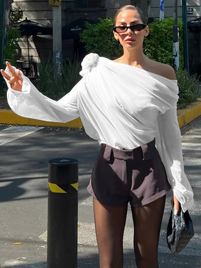 Blusa Feminina de Ombro Único com Flor em Chiffon - Elise