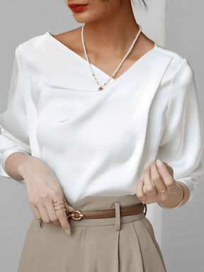 Blusa Feminina Acetinada com Decote Assimétrico e Punho com Fechamento em Botão - Dolores