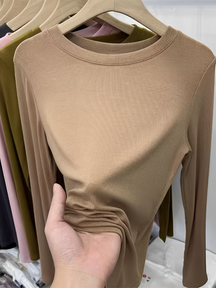 Blusa Feminina  de Manga Longa Texturizada com Gola Redonda – Izabele