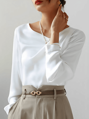 Blusa Feminina Acetinada com Decote Assimétrico e Punho com Fechamento em Botão - Dolores