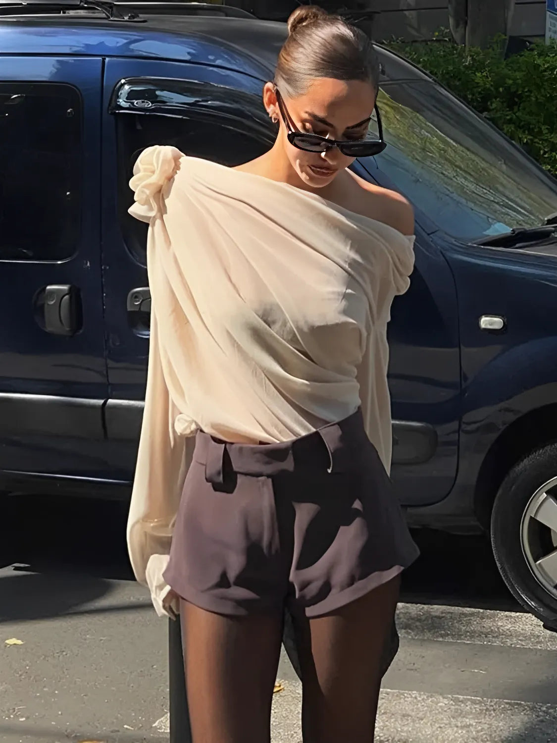 Blusa Feminina de Ombro Único com Flor em Chiffon - Elise