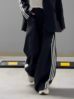 Conjunto Feminino de Alfaiataria Esportiva com Blazer Oversized e Calça com Listras Laterais - Regina