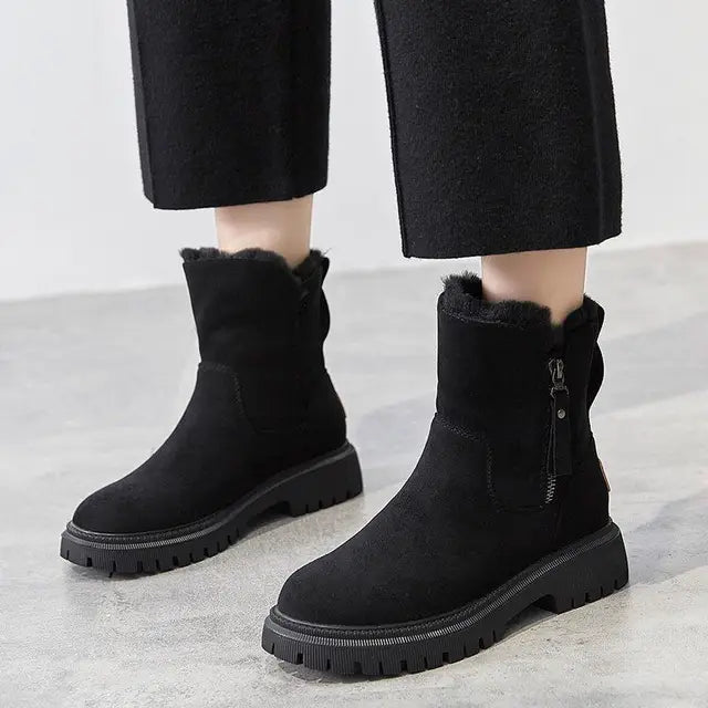 Bota Feminina de Inverno Cano Médio com Forro Peluciado em Camurça Sintética – Le Vie