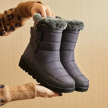 Bota Feminina de Inverno com Forro de Pelúcia e Cano Médio – Conforto, Estilo e Proteção Contra o Frio
