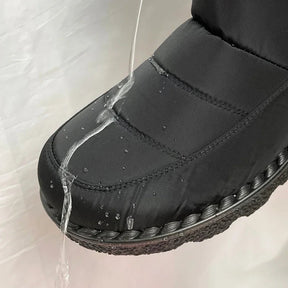 Bota Feminina de Inverno com Forro de Pelúcia e Cano Médio – Conforto, Estilo e Proteção Contra o Frio