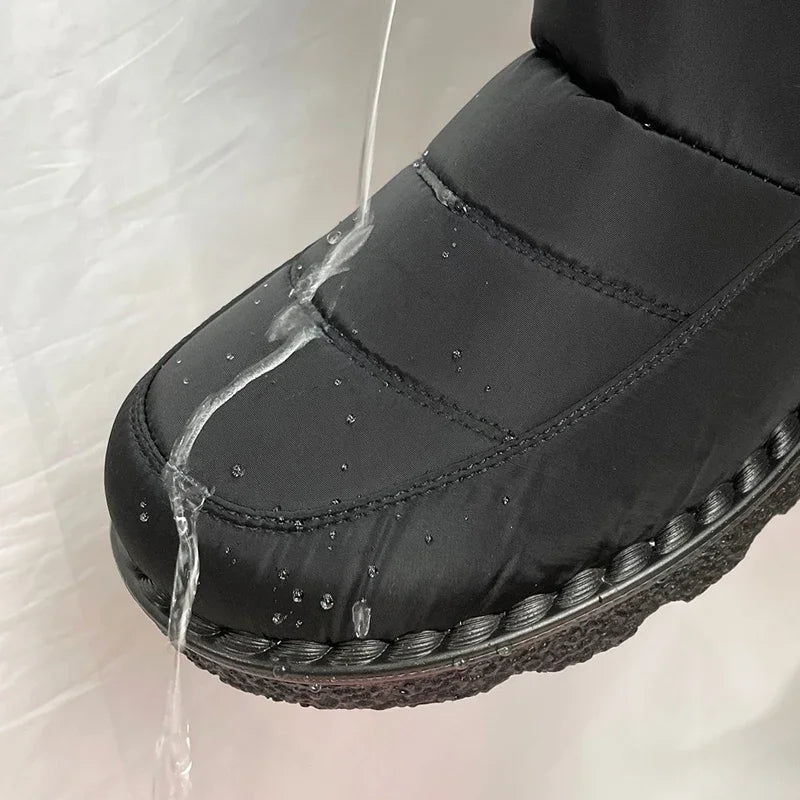 Bota Feminina de Inverno com Forro de Pelúcia e Cano Médio – Conforto, Estilo e Proteção Contra o Frio