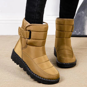 Bota Feminina de Inverno Impermeável com Forro Peluciado – Proteção e Conforto nos Dias Frios