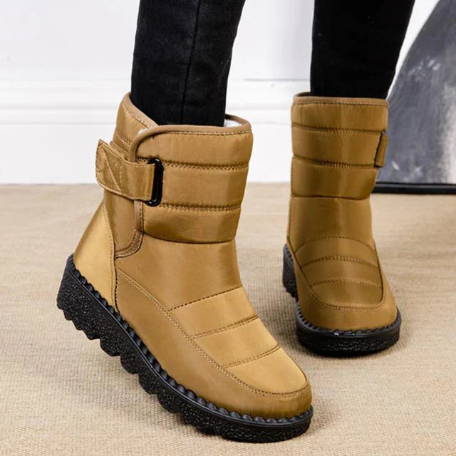 Bota Feminina de Inverno Impermeável com Forro Peluciado – Proteção e Conforto nos Dias Frios