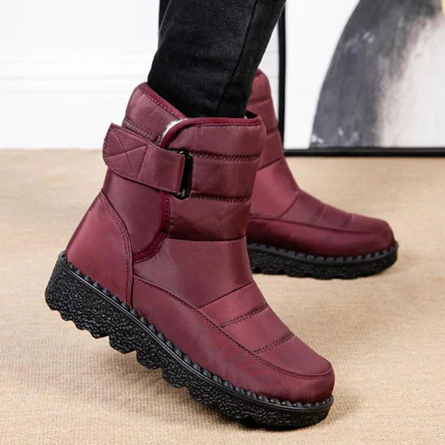Bota Feminina de Inverno Impermeável com Forro Peluciado – Proteção e Conforto nos Dias Frios