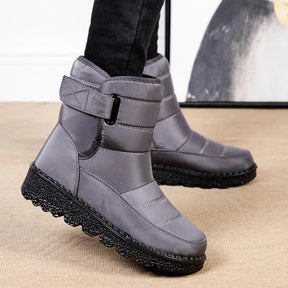 Bota Feminina de Inverno Impermeável com Forro Peluciado – Proteção e Conforto nos Dias Frios