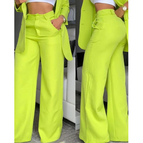 Conjunto Feminino de Alfaiataria com Blazer e Calça Pantalona