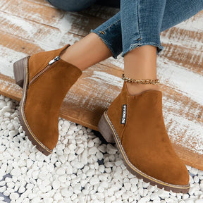 Bota Feminina Casual Cano Baixo com Zíper Lateral em Camurça Sintética Ember Black – Le Vie