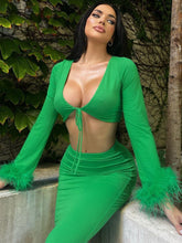 Conjunto Feminino com Saia Midi e Blusa Manga Longa com Detalhe em Plumas – Estilo e Sofisticação