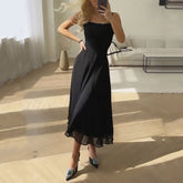 Vestido Midi Branco com Decote Quadrado e Saia Evasê – Elegância Clássica e Atemporal