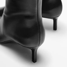 Bota Feminina Cano Curto Salto Fino Preto – Couro Sofisticado