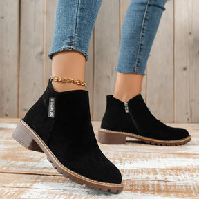 Bota Feminina Casual Cano Baixo com Zíper Lateral em Camurça Sintética Ember Black – Le Vie