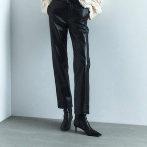 Bota Feminina Cano Curto Salto Fino Preto – Couro Sofisticado