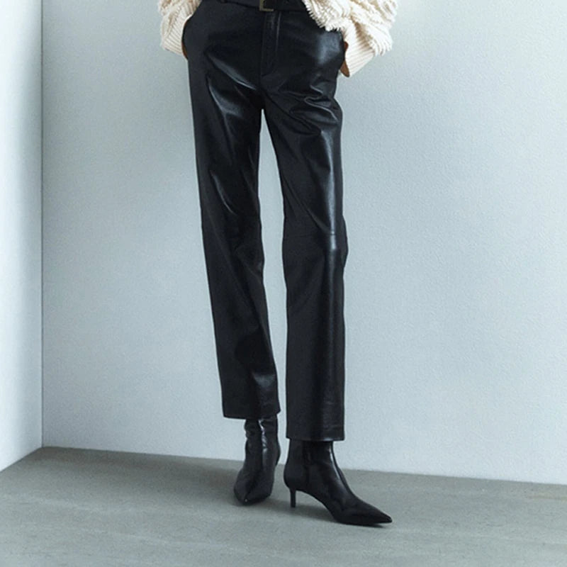 Bota Feminina Cano Curto Salto Fino Preto – Couro Sofisticado